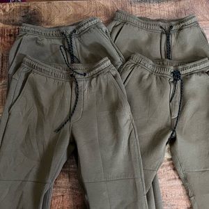 Like new American Eagle khaki uniform joggers